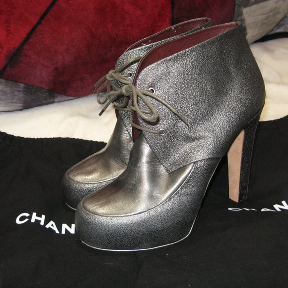 Chanel Boots  EUC with dustbag STUNNING Authentic - Picture 3 of 9